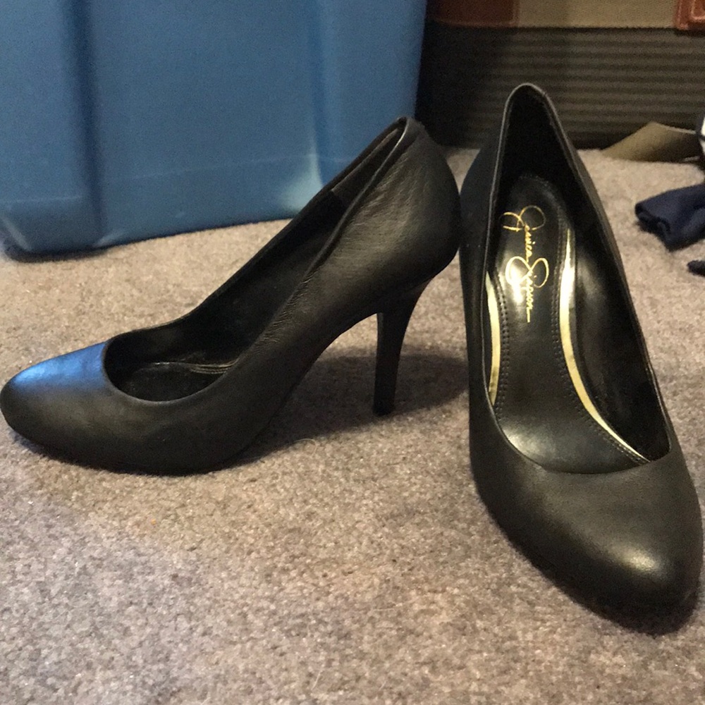 Size 8M/38 Jessica Simpson black heels